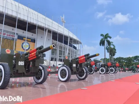 Chiêm ngưỡng 15 khẩu pháo lễ sẵn sàng tổng hợp luyện cho màn khai hỏa dịp 2/9