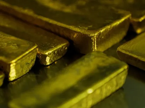 Giá vàng thế giới vượt mọi kỷ lục