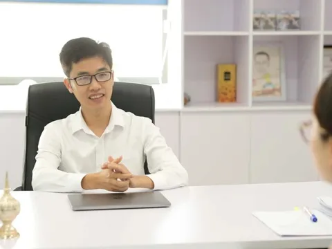 Vẻ ngoài  lịch lãm của Nguyễn Hữu Tuất - CEO NextPay vừa bị bắt cùng Shark Bình