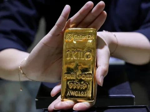 Giá vàng thế giới vượt xa 4.300 USD/ounce