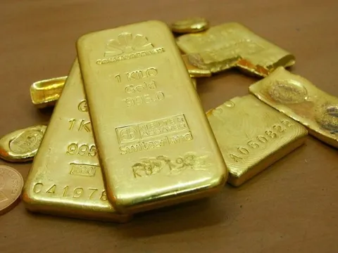 Giá vàng thế giới lao dốc không phanh
