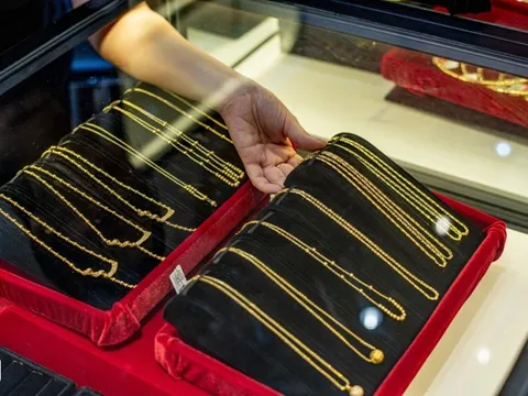 Giá vàng trong nước lại rớt gần 2 triệu đồng mỗi lượng