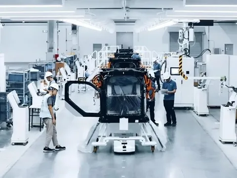 Xe bay chính thức được sản xuất hàng loạt