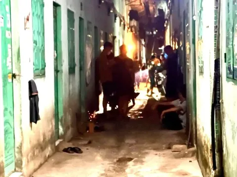 Người đàn ông tử vong trong tư thế treo lơ lửng ở phòng trọ TP.HCM