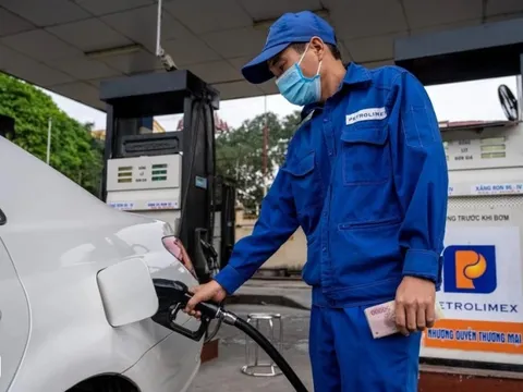 Giá xăng dầu quay đầu giảm