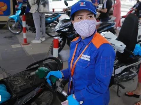 Giá xăng lại tăng