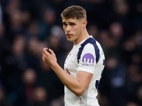 Trung vệ 100 triệu bảng làm 'dậy sóng' Premier League