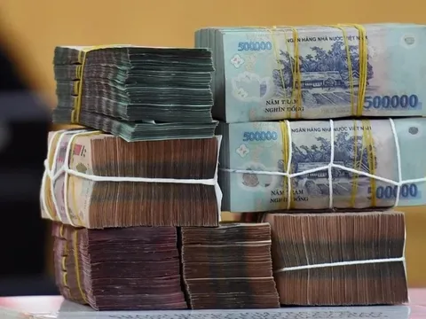 Nở rộ dịch vụ đổi tiền mới trước Tết, người dân chú ý rủi ro