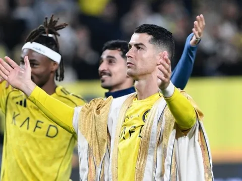 Ronaldo bùng nổ, Al Nassr độc chiếm ngôi đầu