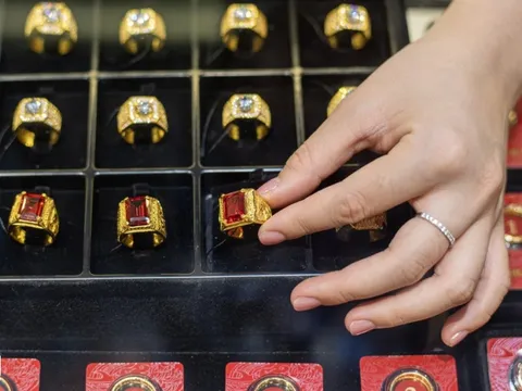 Giá vàng giảm mạnh