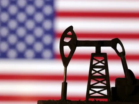 Giá dầu thô tiếp tục giảm sâu