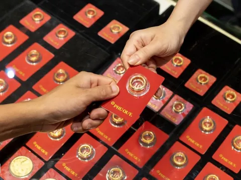Đầu tuần giá vàng lại lao dốc