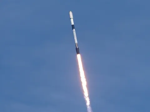 Tỷ phú Phạm Nhật Vượng 'bắt tay' Elon Musk đưa vệ tinh lên quỹ đạo năm 2027