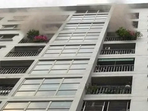 Cháy chung cư ở Hà Nội lúc rạng sáng