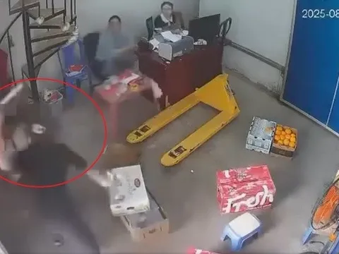 Tạm giữ đối tượng cầm dao xông vào nhà chém liên tiếp 3 người