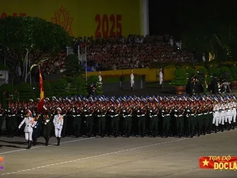 Hàng nghìn chiến sĩ, xe pháo hợp luyện trên Quảng trường Ba Đình