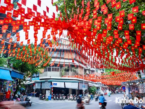 Hà Nội trang hoàng rực rỡ cờ hoa chào mừng 80 năm Quốc khánh