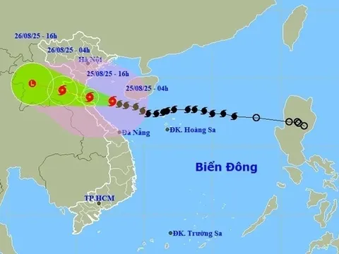 Bão số 5 cực mạnh, giật cấp 17, cách Quảng Trị 180 km
