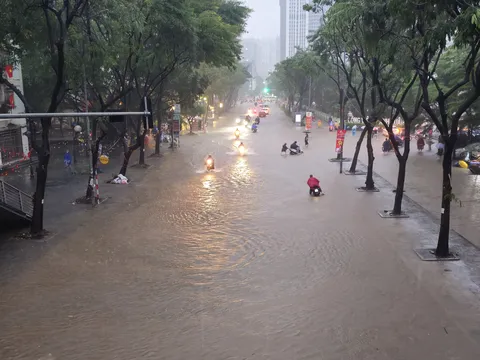 Bão Matmo Hà Nội cho hơn 2,3 triệu học sinh nghỉ học