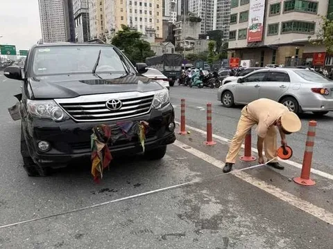 Tài xế say xỉn lái ôtô nổ lốp đi ngược chiều ở Vành đai 3 trên cao