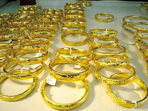 Giá vàng nhẫn vượt 160 triệu đồng/lượng