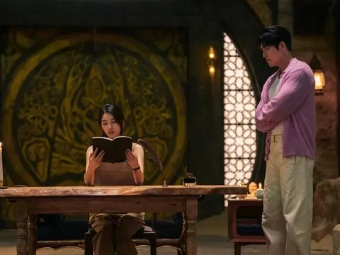 Suzy vật lộn trong bộ phim thảm họa