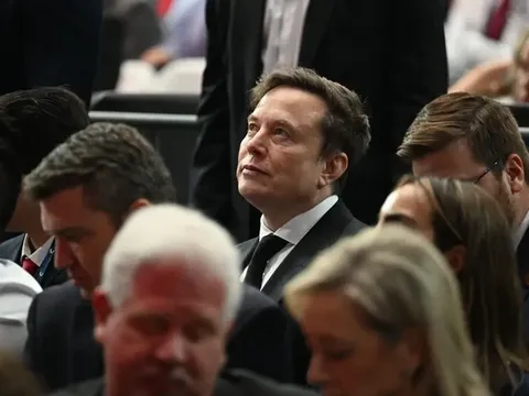 Elon Musk thách thức lật đổ Wikipedia