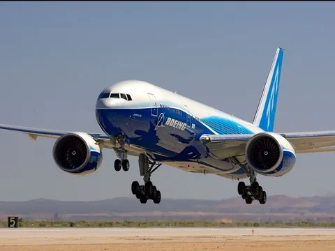 Thêm nhiều chuyến bay bị hoãn, hủy vì bão số 13