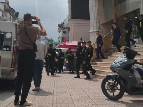 Cảnh sát có mặt tại biệt thự của chủ thẩm mỹ viện Mailisa ở TP.HCM