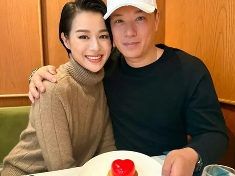 Hồ Hạnh Nhi mở tiệc xa hoa