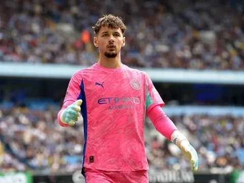 Sai lầm của Guardiola khi để James Trafford bắt chính