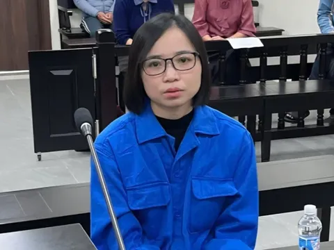 Nhân viên ngân hàng OCB mời khách hàng mở thẻ tín dụng để chiếm đoạt tiền