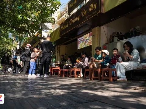 Hình ảnh khác lạ trên vỉa hè Hà Nội