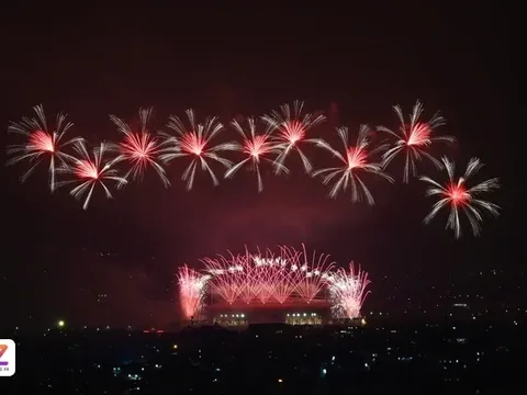 Màn pháo hoa mãn nhãn chào mừng thành công Đại hội XIV của Đảng