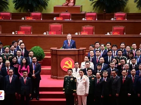 Bế mạc Đại hội XIV, công bố 19 Ủy viên Bộ Chính trị khóa mới