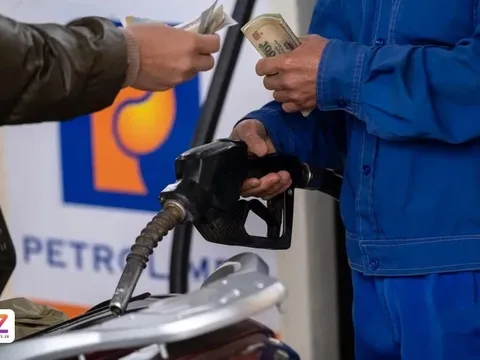 Giá xăng tăng lên gần 19.000 đồng/lít