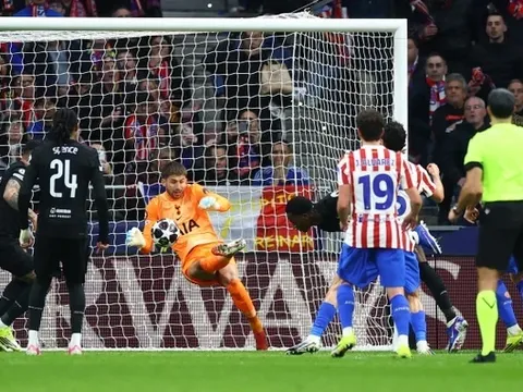 Tottenham có siêu thủ môn và 3 bàn sau 15 phút bóng lăn tại Champions League