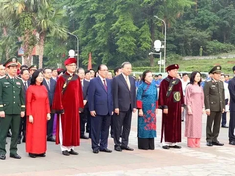 Tổng Bí thư, Chủ tịch nước Tô Lâm dâng hương tưởng niệm các Vua Hùng