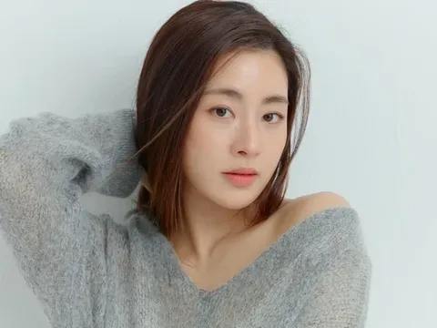 Kang Sora nhận lời cầu hôn chỉ sau 15 ngày hẹn hò