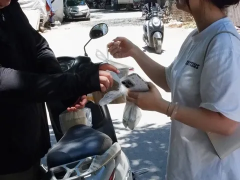 Quán ăn Hà Nội 'ế' đơn trưa vì nắng nóng kỷ lục