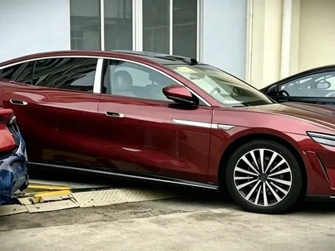 BYD lộ diện sedan đầu bảng, sạc đầy pin trong 9 phút