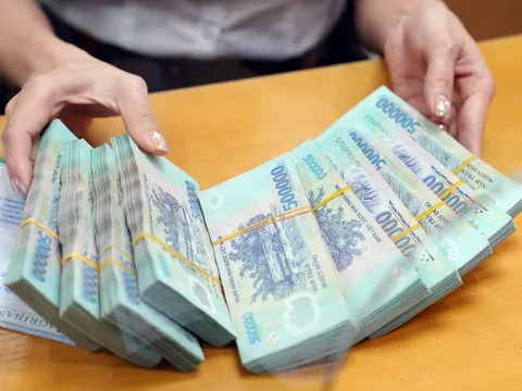 Chênh lệch lãi suất tiền gửi online - tại quầy lên tới hơn 3%/năm