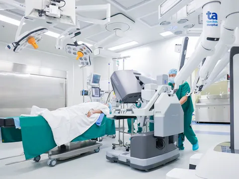 Bệnh viện đầu tiên mổ ung thư bằng 2 ‘siêu robot trăm tỷ’ tại Việt Nam