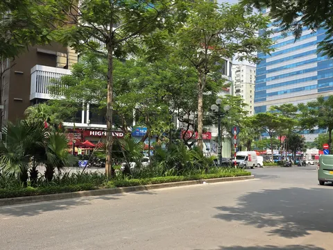 Miền Trung và miền Nam mưa dông, miền Bắc vẫn nắng nóng