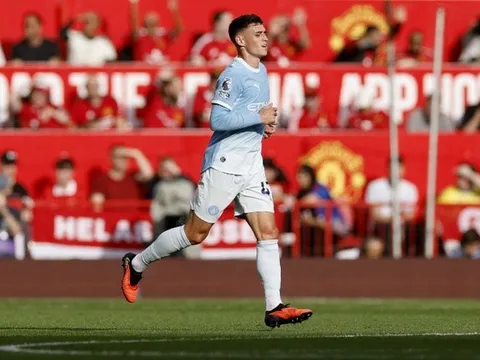 Chấp người Man City vẫn đánh bại đội bóng cùng thành phố