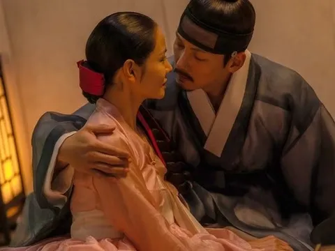 Nhãn dán 19+ cho phim mới của Son Ye Jin