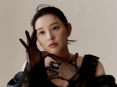 'Nữ hoàng nước mắt' Kim Ji Won thành tâm điểm