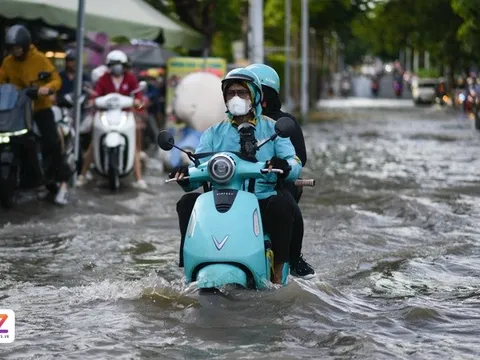 Triều cường TP.HCM vượt báo động 3, đề phòng ngập giờ tan tầm