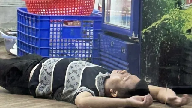 Dắt bạn gái đi ăn cua hoàng đế, người đàn ông 'quỵt' hóa đơn 16 triệu