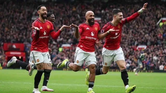 MU vùi dập Tottenham vững top 4